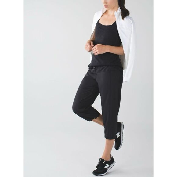 Lululemon Step Lively Crop Women's Black Midrise Lightweight Pants SZ 6 - Picture 4 of 10